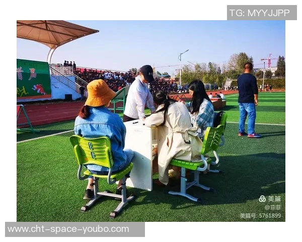 韩子萱足球宝贝展现青春活力与运动魅力的精彩瞬间